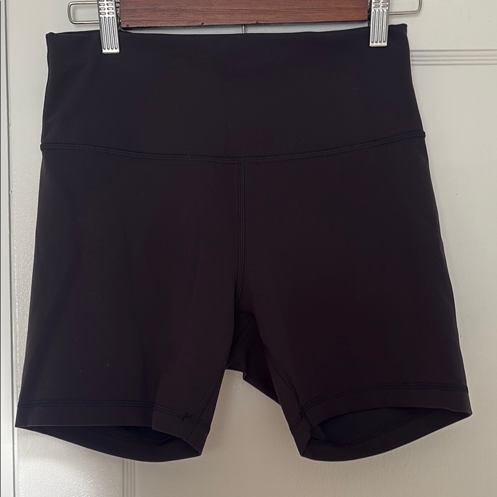 Lululemon Athletica Black Wunder train high-rise short 6” length size 10